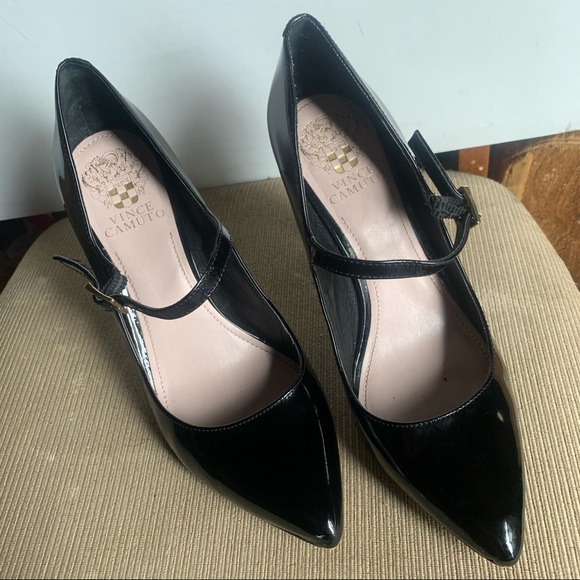 Excellent condition Vince Camuto heals - Picture 1 of 6